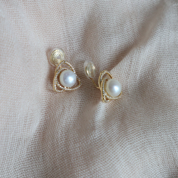 Sparkling Pearl Clip on Earrings gold plated