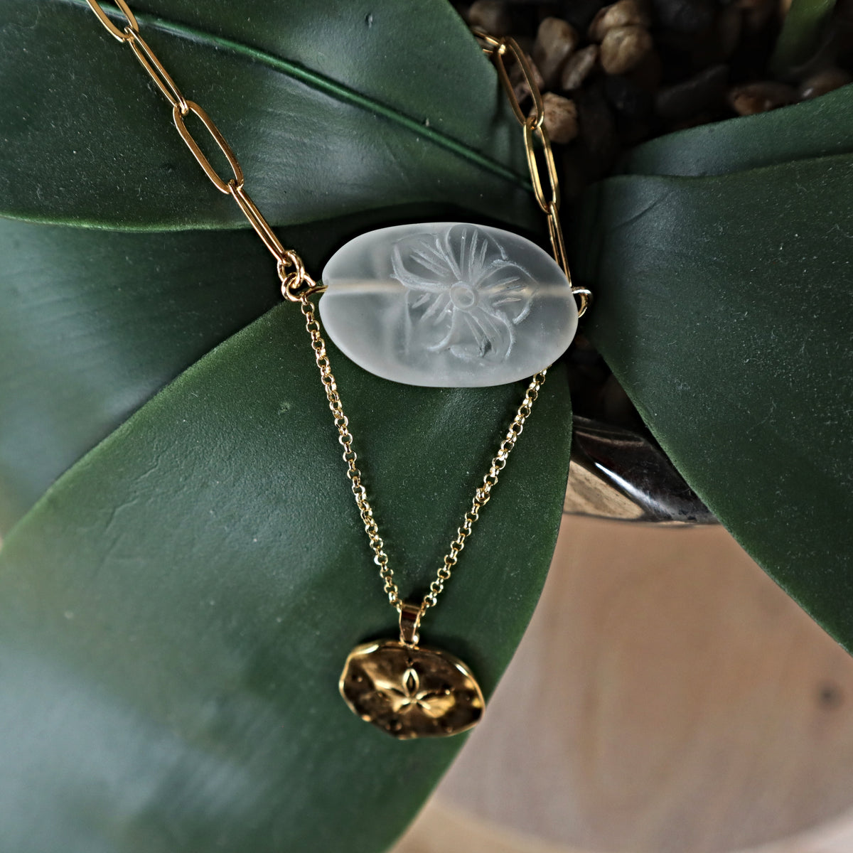 crystal quartz flower carved necklace